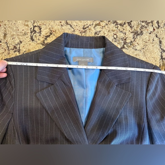 Ann Taylor Pinstripe Blazer Single Breasted Size 4 - Picture 6 of 9